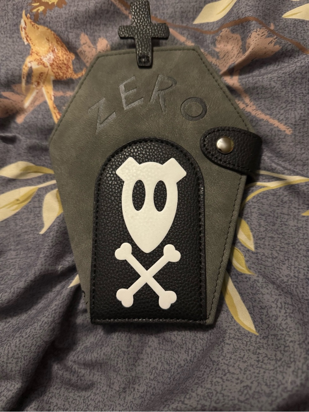 Zero Coffin Crossbody wallet in Black and Gray